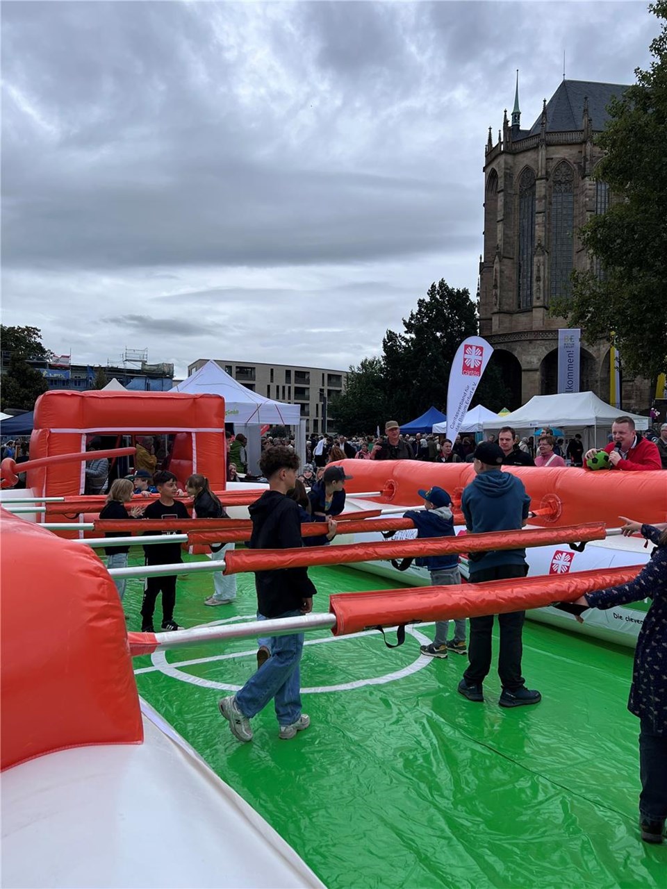 Lebendkicker und Spiele für Kinder beim „Markt der Möglichkeiten“